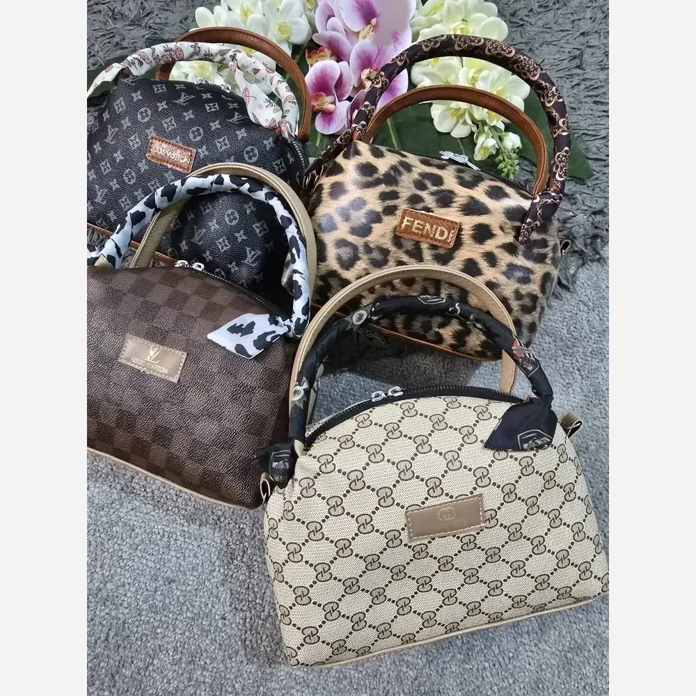 کیف مژگان چرمی زنانه بند بلند جادار سایز آزاد 17*22