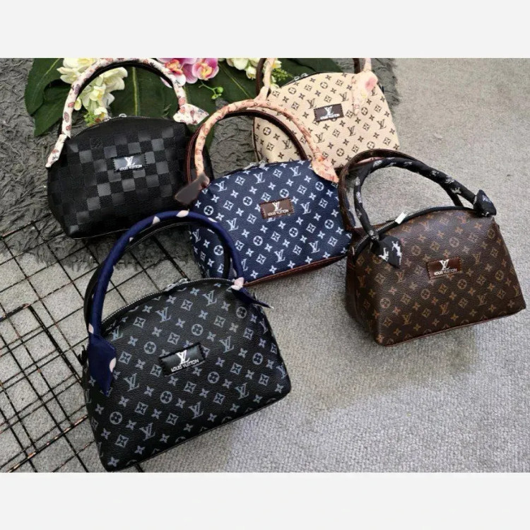 کیف مژگان چرمی زنانه بند بلند جادار سایز آزاد 17*22