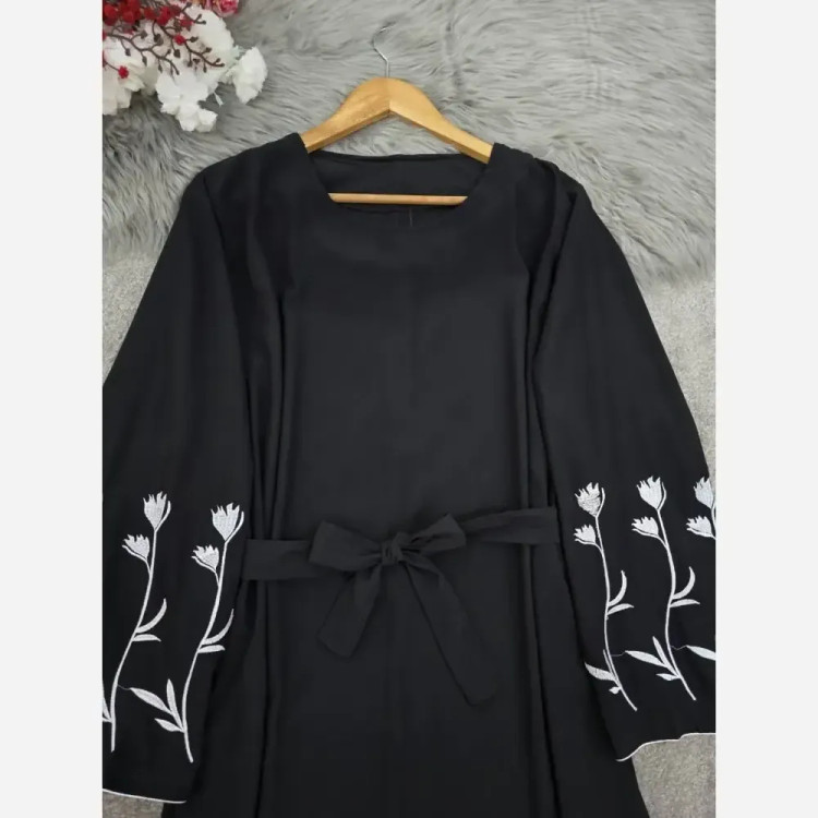 پیراهن عبایی گلدوزی شده طرح گل لاله جنس الیزه مشکی سایز فری سایز