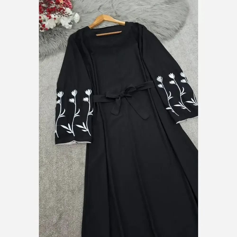 پیراهن عبایی گلدوزی شده طرح گل لاله جنس الیزه مشکی سایز فری سایز