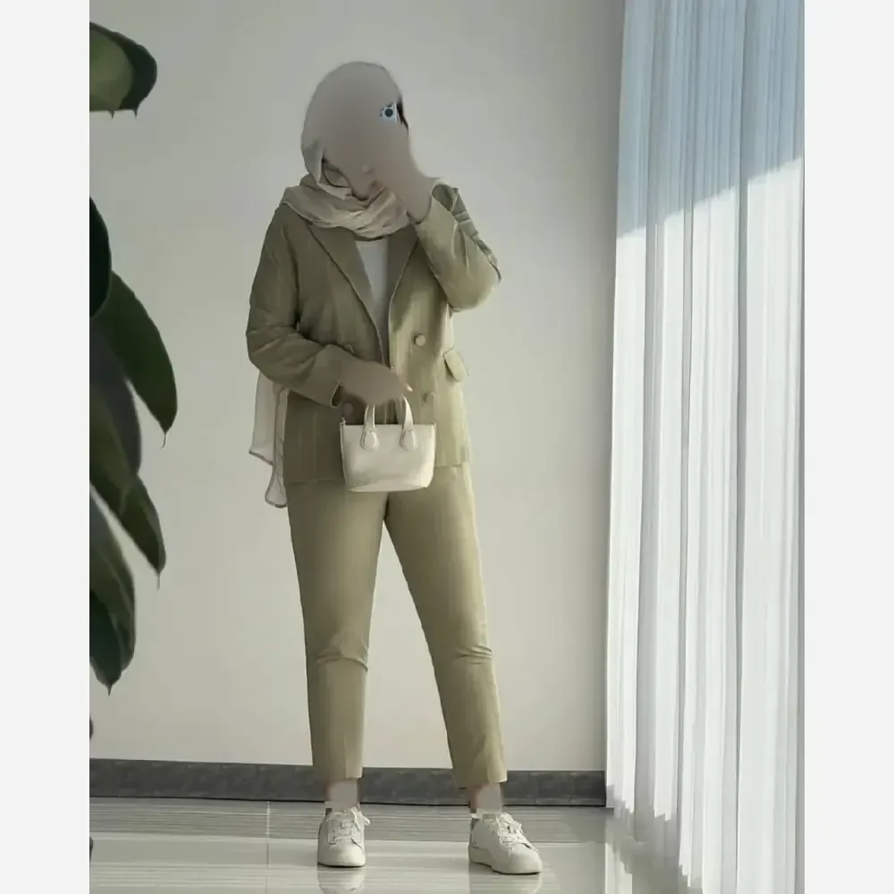 کت و شلوار زنانه مدل ماهی جنس مازراتی رنگ بندی متنوع سایز یک و دو
