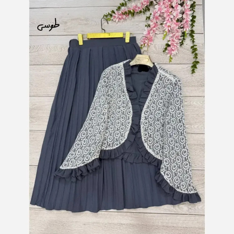 شومیز دامن چین چیلا جنس کراش آیوا و گیپور رنگ طوسی و نسکافه ای
