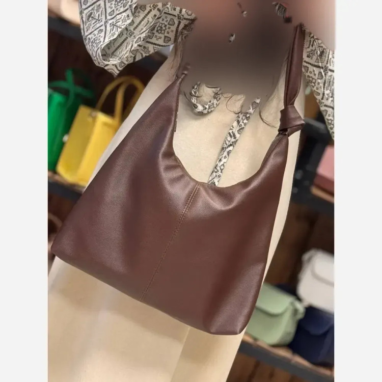 کیف بند گره ای چرم سبک و جادار رنگ مشکی و موکا