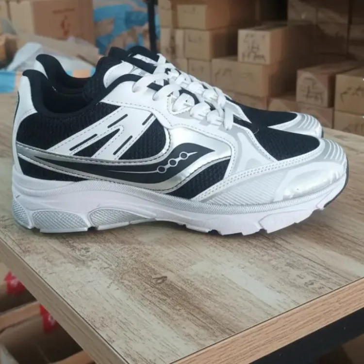کفش کتانی مردانه ساکونی نیو فیس مشکی سفید زیره ایربولینگ سایز 41 تا 44
