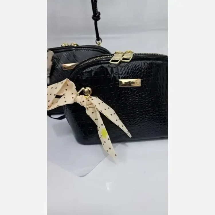 کیف دخترانه چرم ورنی هایا بند دوشی سایز 20 در 12