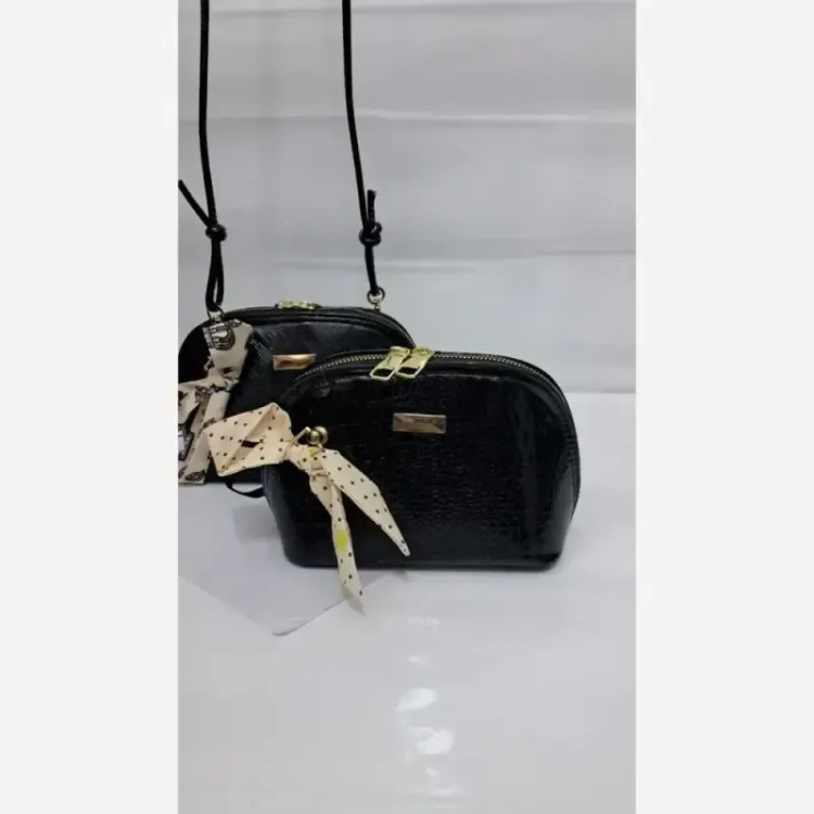 کیف دخترانه چرم ورنی هایا بند دوشی سایز 20 در 12