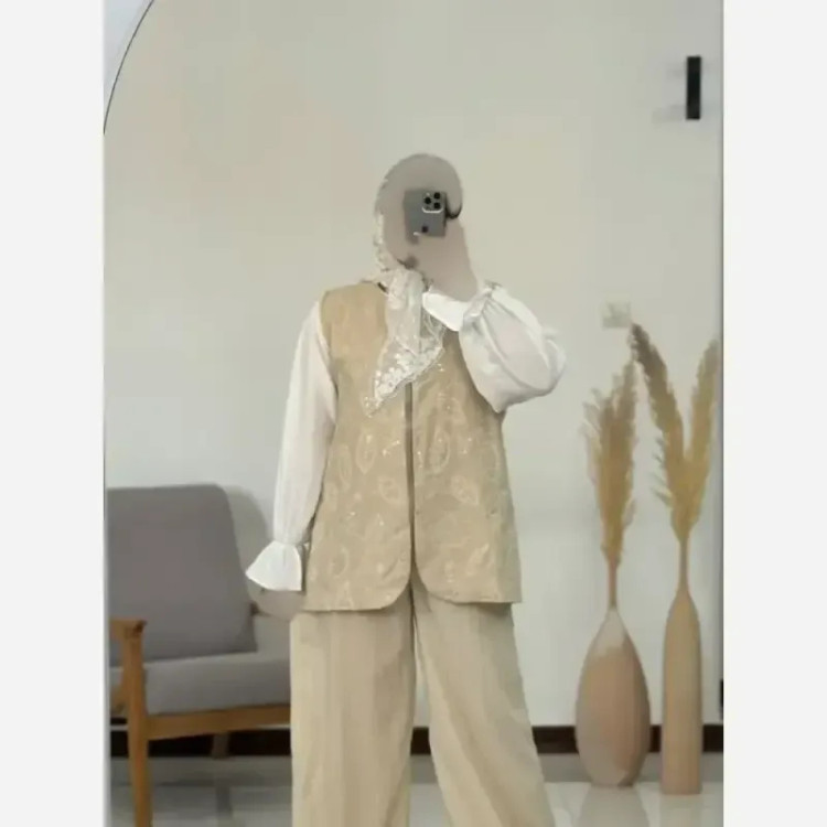 پیراهن زنانه مدل نیکا جنس کرپ فلور درجه یک رنگ شکلاتی سایز 5
