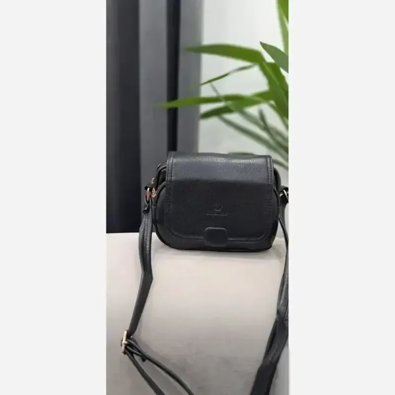 کیف اسپورت هلن چرم خارجی مشکی سایز 20 در 15 با بند دوشی