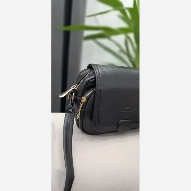 کیف اسپورت هلن چرم خارجی مشکی سایز 20 در 15 با بند دوشی