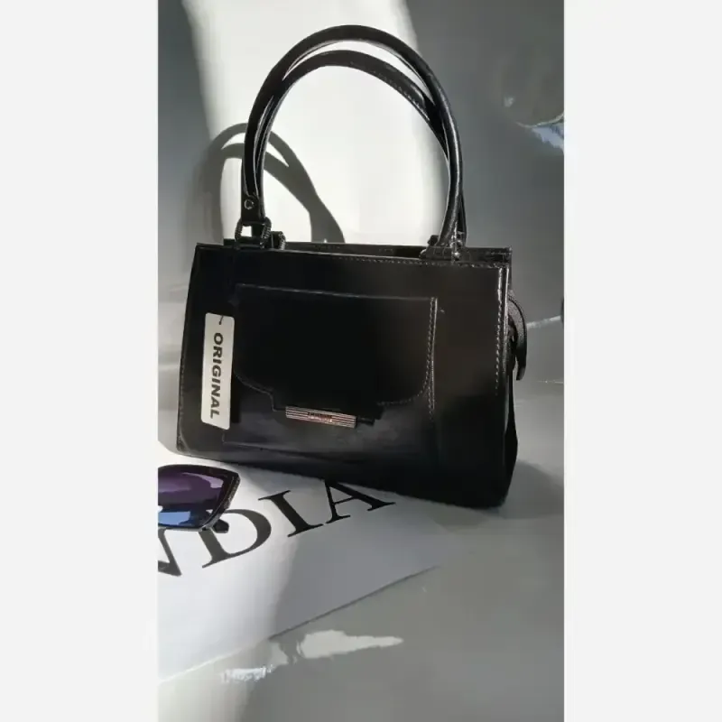 کیف مدل هانیس چرم خارجی رنگ مشکی سایز 25 در 29 بند دوشی