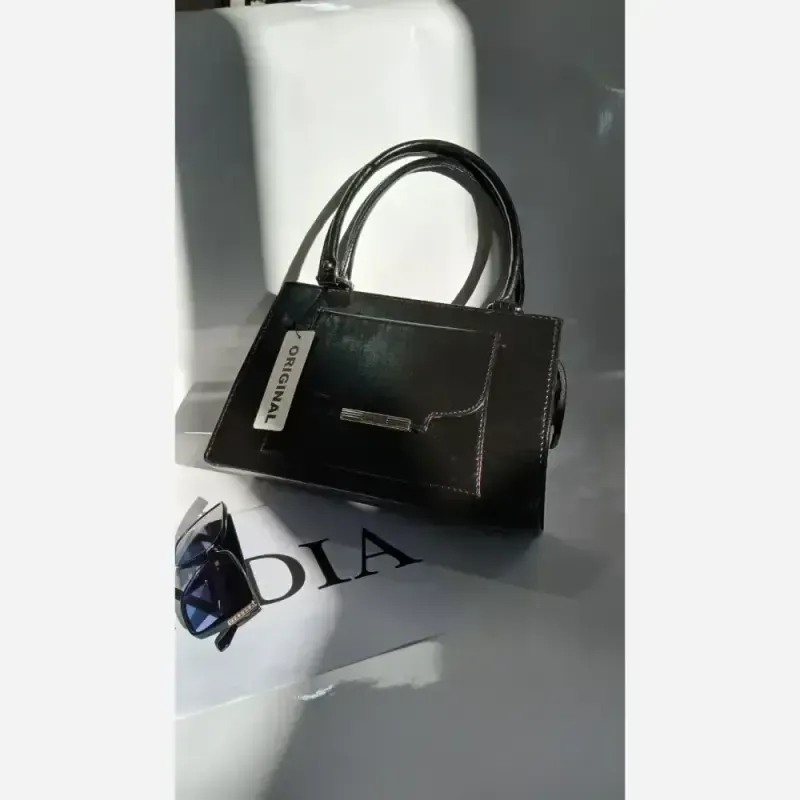 کیف مدل هانیس چرم خارجی رنگ مشکی سایز 25 در 29 بند دوشی