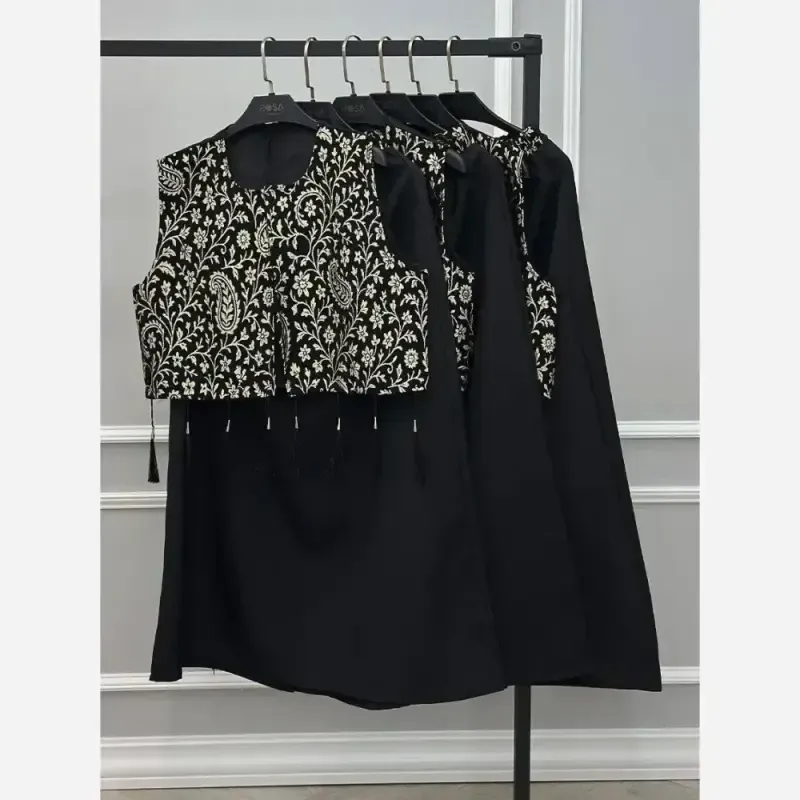 ست ژیله منگوله دار و دامن آرمیتا جنس تافته و پرشیا سایز 36 تا 46