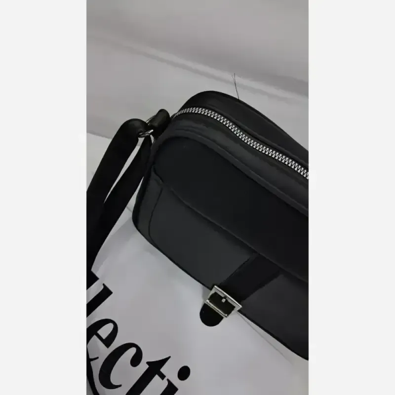 کیف زنانه محیا جنس نانسی خارجی رنگ مشکی ابعاد 20 در 15 سانتی متر دارای بند دوشی