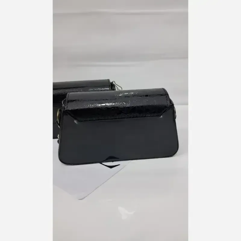 کیف دوشی چرم ورنی مدل آنیا