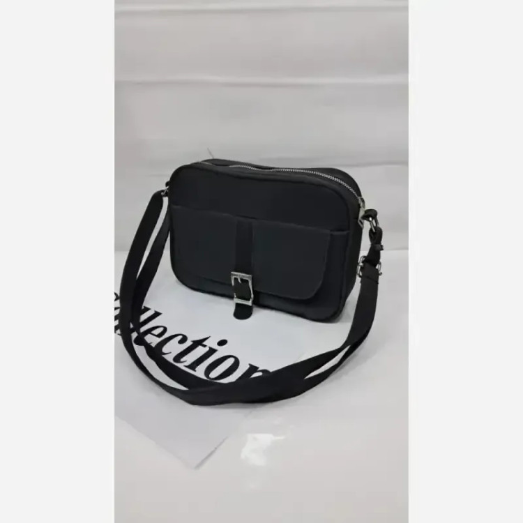 کیف زنانه محیا جنس نانسی خارجی رنگ مشکی ابعاد 20 در 15 سانتی متر دارای بند دوشی
