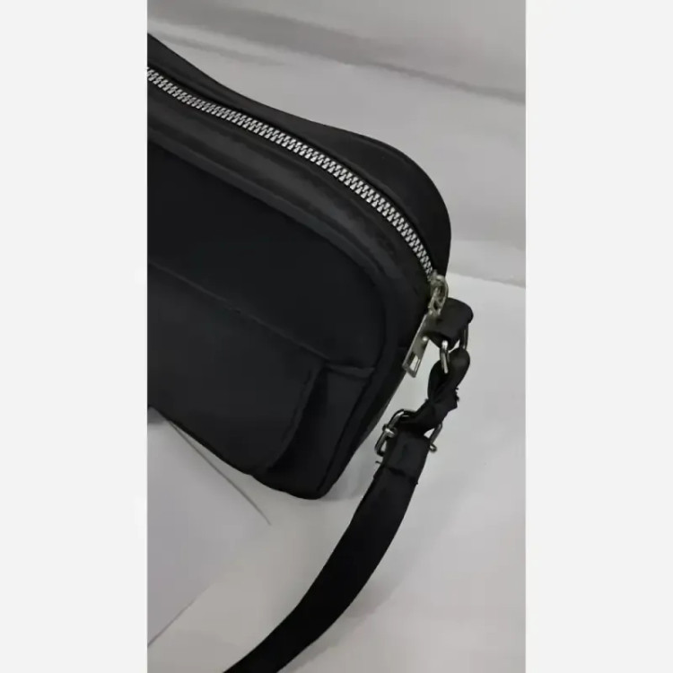 کیف زنانه محیا جنس نانسی خارجی رنگ مشکی ابعاد 20 در 15 سانتی متر دارای بند دوشی