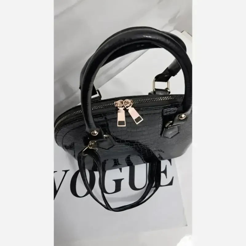 کیف چرم ورنی مدل سوگند سایز 25 در 25 با بند دوشی