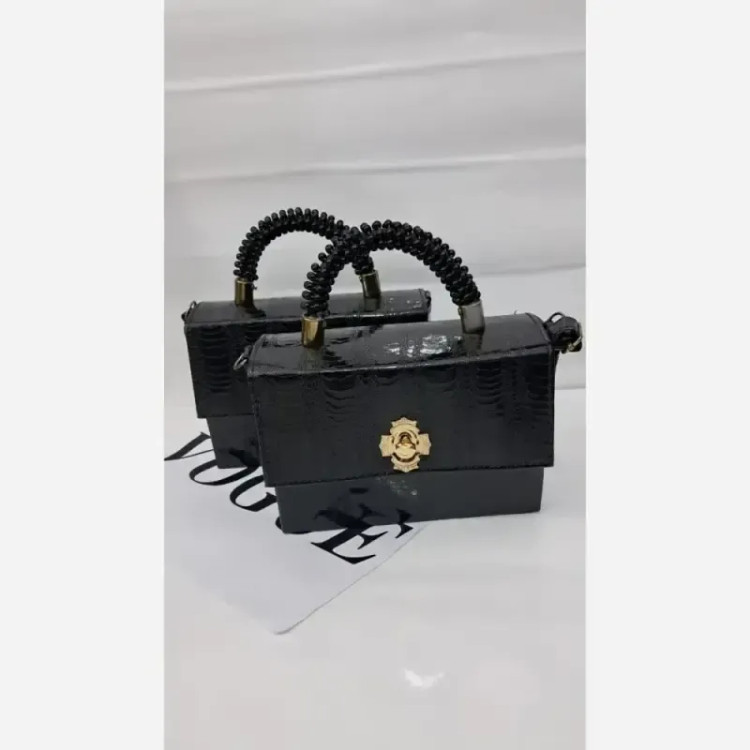 کیف مجلسی چرم ورنی sona سایز 20 در 15 با بند دوشی
