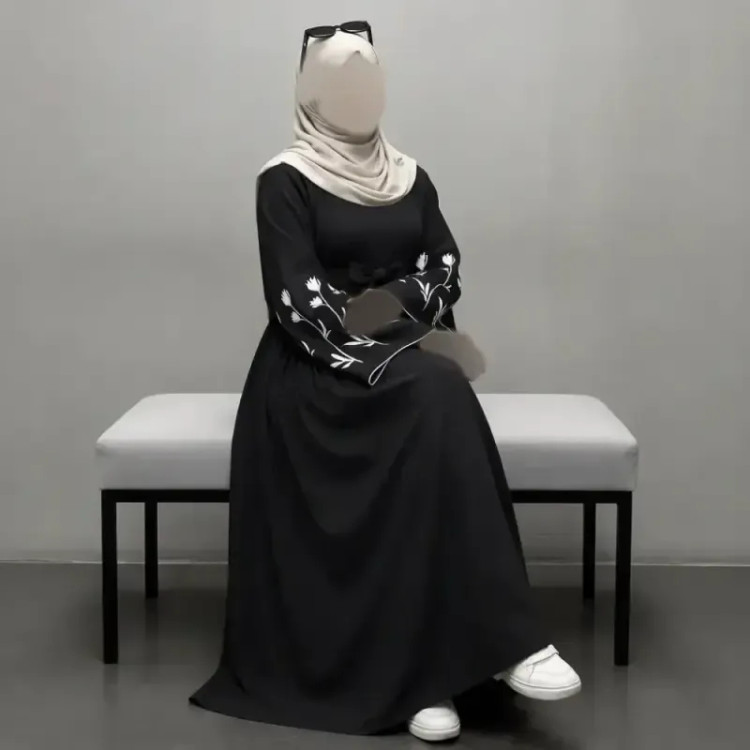 پیراهن عبایی گلدوزی شده طرح گل لاله جنس الیزه مشکی فری سایز