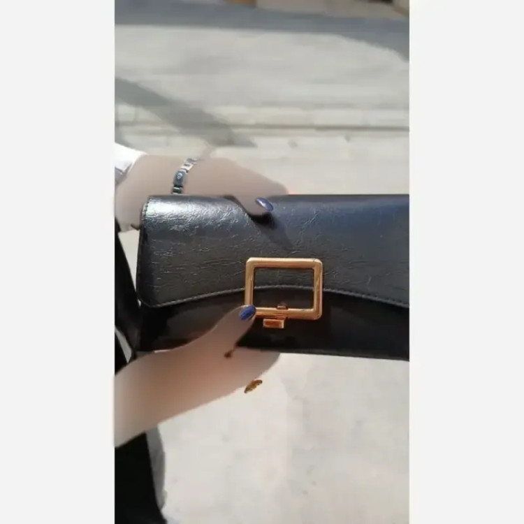 کیف دوشی زنانه چرم مشکی مدل zemo سایز 22 در 15 سانتیمتر