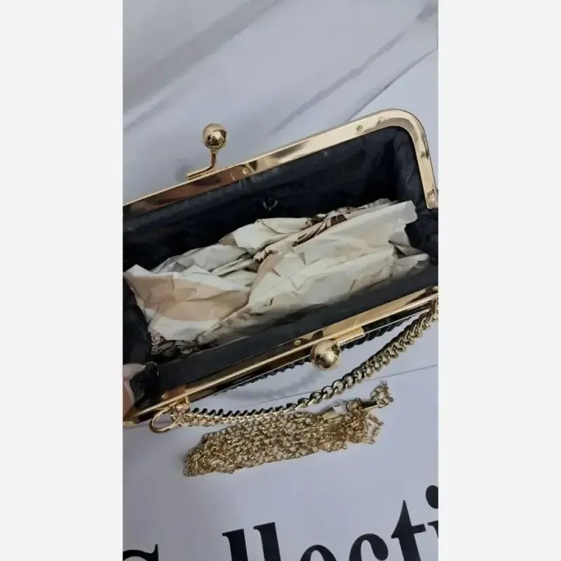 کیف مجلسی زنانه مخمل نگین کاری شده مشکی بند زنجیری سایز 18 در 13