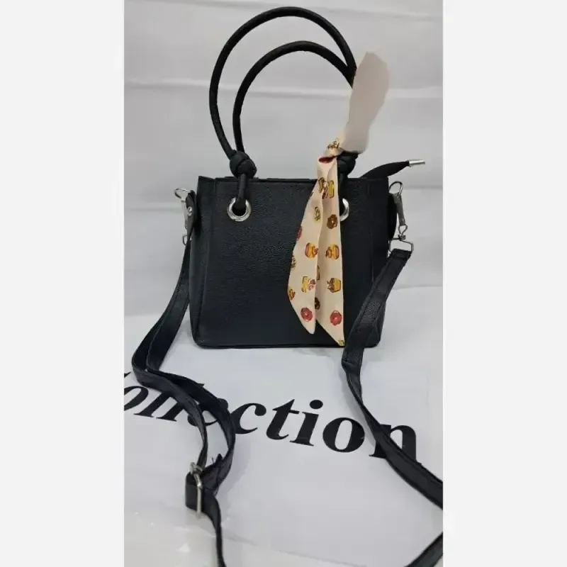 کیف دستی دوشی چرم مشکی سایز 18 در 18 با بند بلند