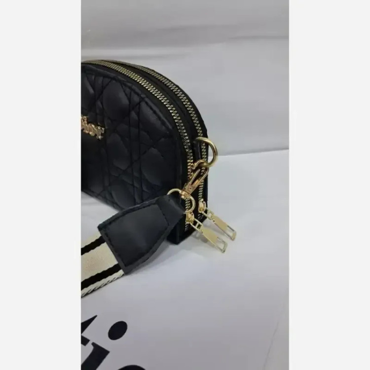کیف اسپورت مشکی چرم سایز 18 در 12 با بند دوشی بلند