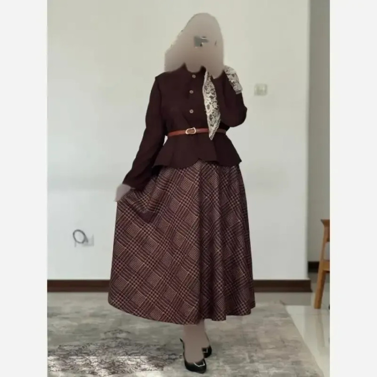 ست کت دامن مزونی مهرگان جنس کت کبریتی و دامن موهر رنگ قهوه ای سوخته