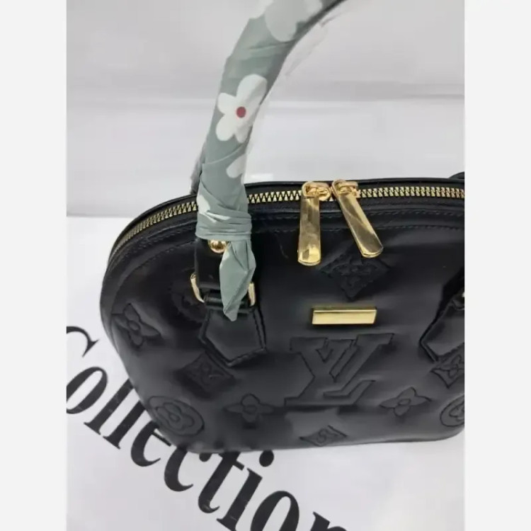 کیف مشکی چرم زنانه با بند دوشی سایز 23 در 23 سانتیمتر