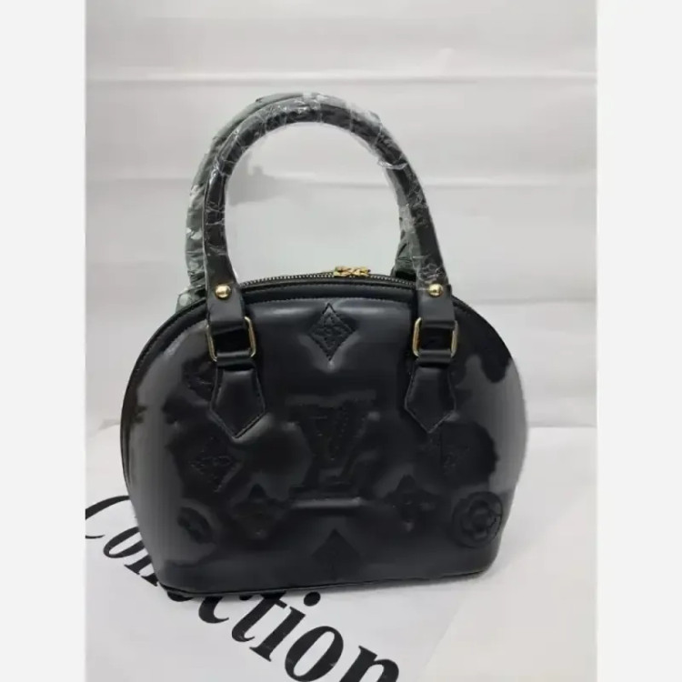 کیف مشکی چرم زنانه با بند دوشی سایز 23 در 23 سانتیمتر