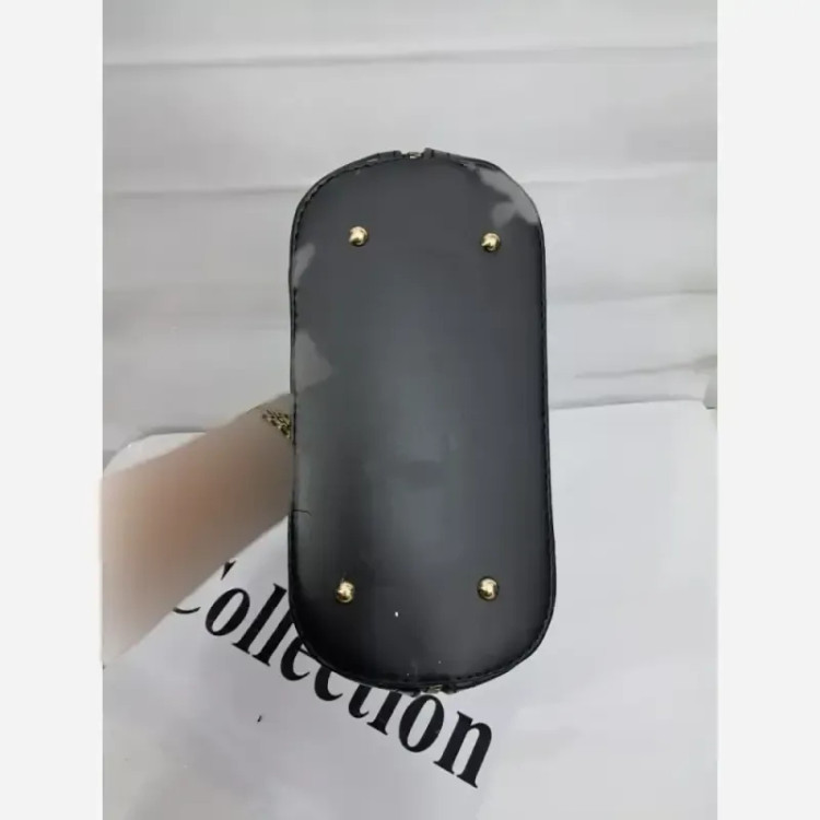 کیف مشکی چرم زنانه با بند دوشی سایز 23 در 23 سانتیمتر