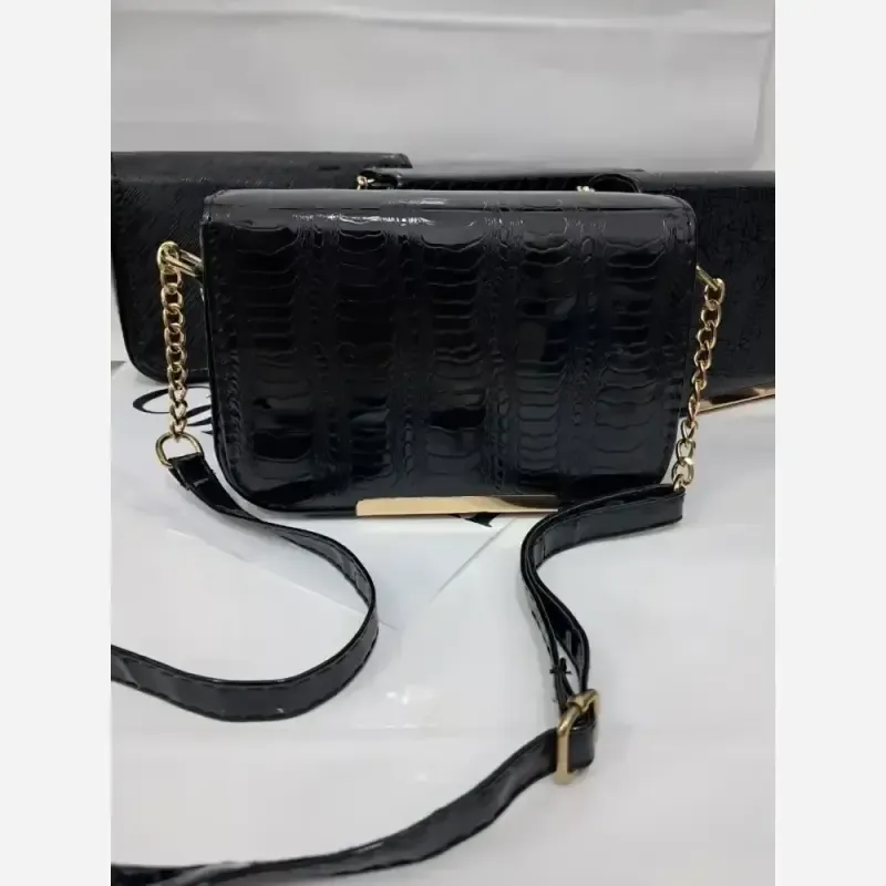 کیف دوشی آرمیتا چرم ورنی درجه یک سایز 15 در 20 با بند بلند