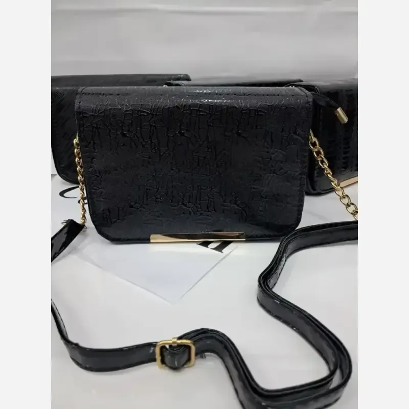 کیف دوشی آرمیتا چرم ورنی درجه یک سایز 15 در 20 با بند بلند