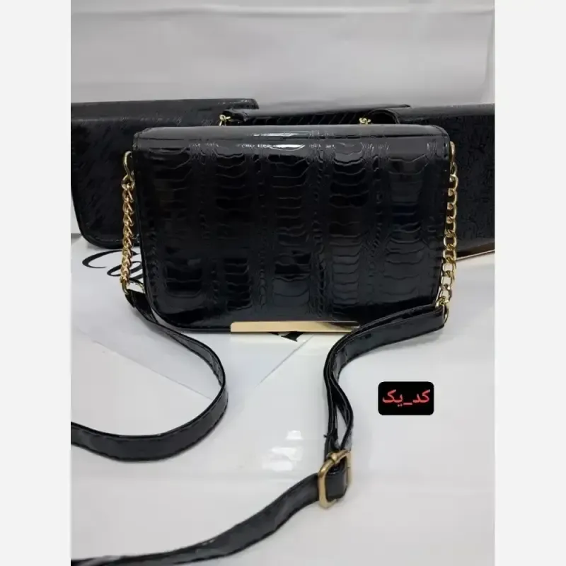 کیف دوشی آرمیتا چرم ورنی درجه یک سایز 15 در 20 با بند بلند