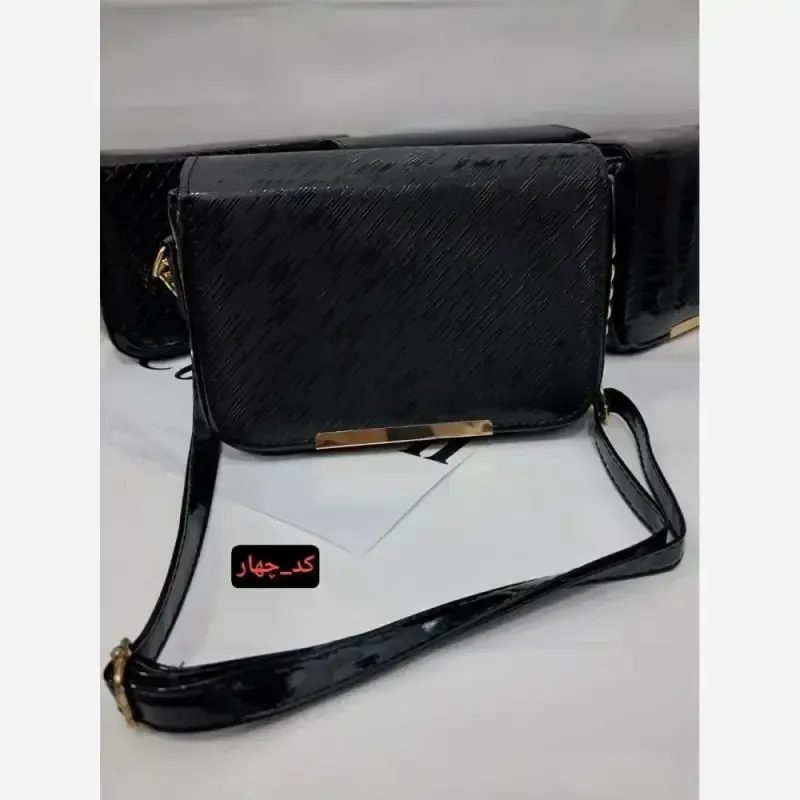 کیف دوشی آرمیتا چرم ورنی درجه یک سایز 15 در 20 با بند بلند