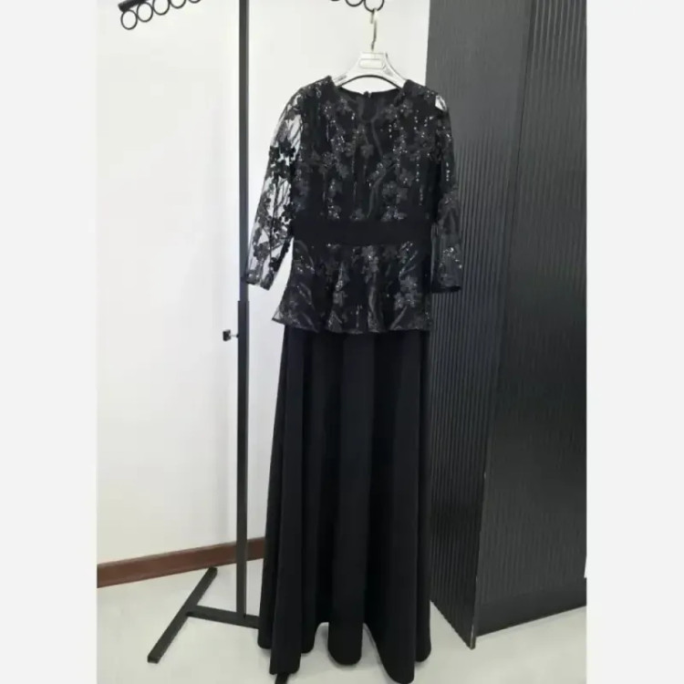 ماکسی زنانه مدل مژگان جنس کرپ لمه و گیپور پولک دوزی رنگ مشکی