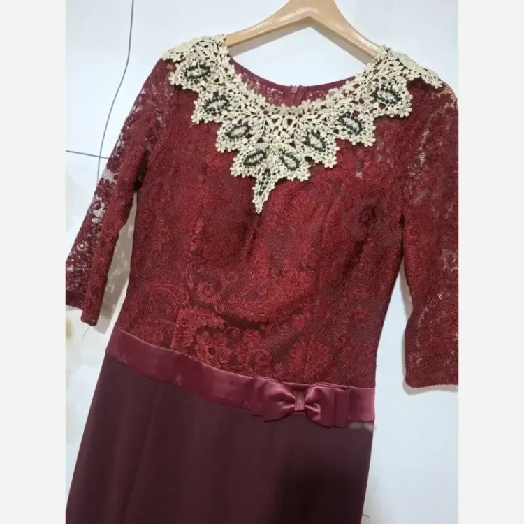 ماکسی مجلسی زنانه کرپ کش و دانتل آستین سه ربع قد 147 رنگ سرمه ای و زرشکی فری سایز