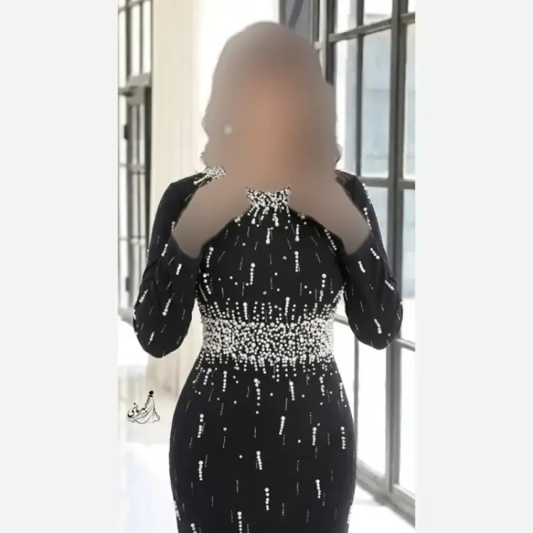 پیراهن مجلسی زنانه کرپ دالقیچ بلند پشت چاکدار دیزاین شده با نگین و مروارید سایز بزرگ