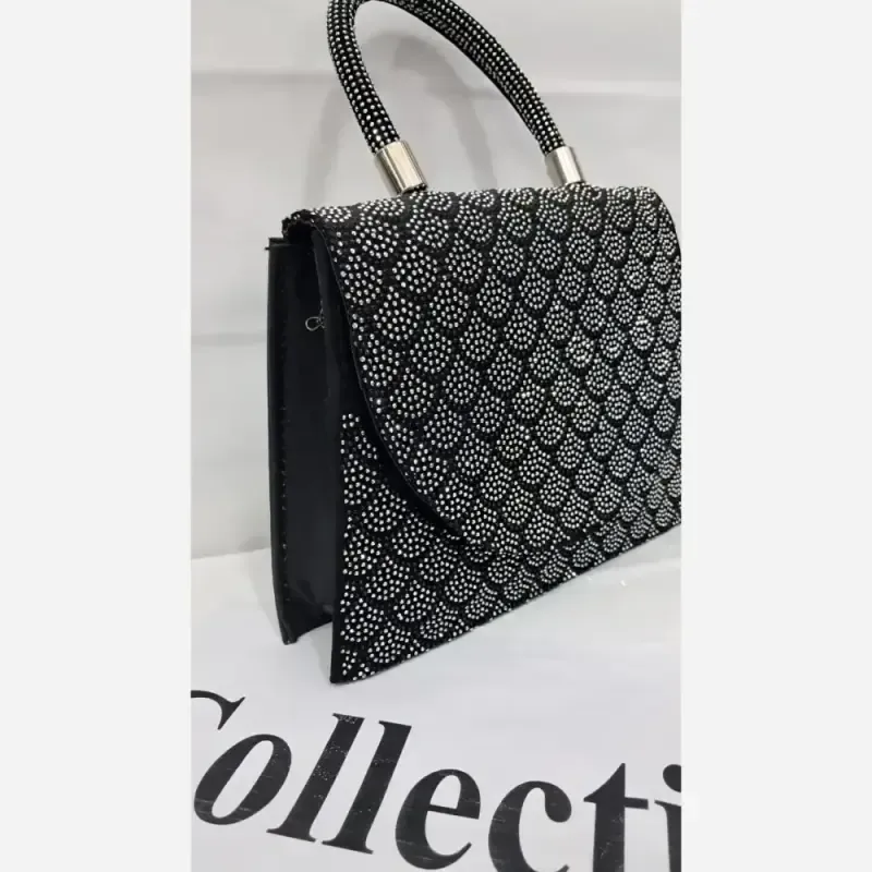 کیف مجلسی زنانه مخمل نگین کاری شده و چرم با بند زنجیری ابعاد 23 در 18