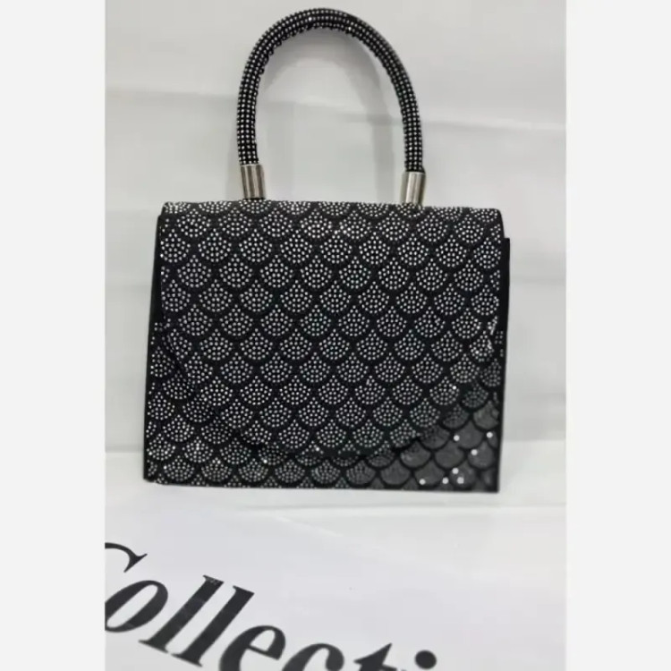 کیف مجلسی زنانه مخمل نگین کاری شده و چرم با بند زنجیری ابعاد 23 در 18