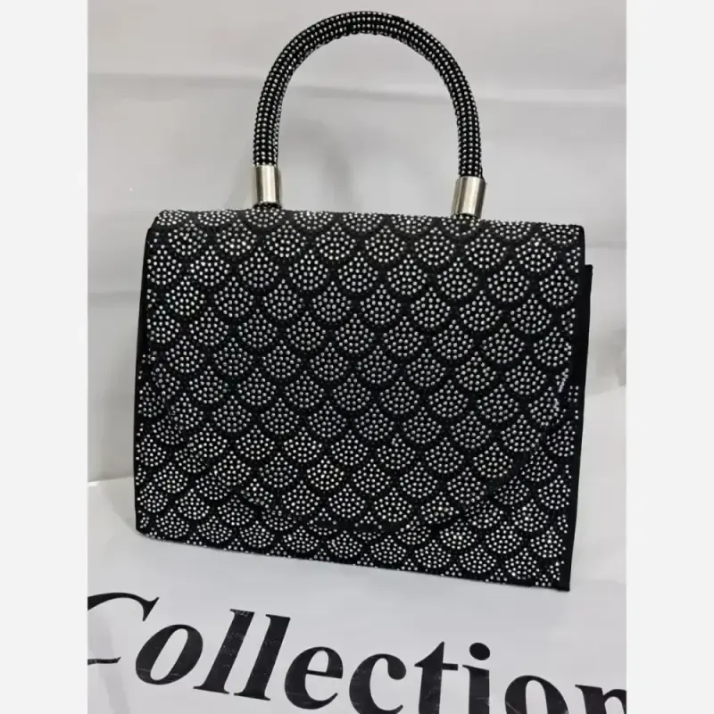 کیف مجلسی زنانه مخمل نگین کاری شده و چرم با بند زنجیری ابعاد 23 در 18