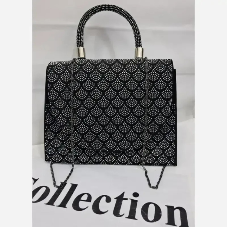 کیف مجلسی زنانه مخمل نگین کاری شده و چرم با بند زنجیری ابعاد 23 در 18