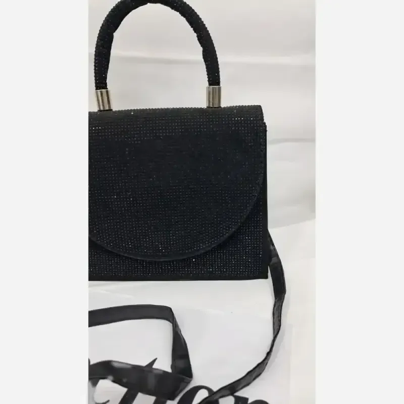 کیف مجلسی زنانه مخمل نگین کاری شده و چرم با بند زنجیری ابعاد 23 در 18