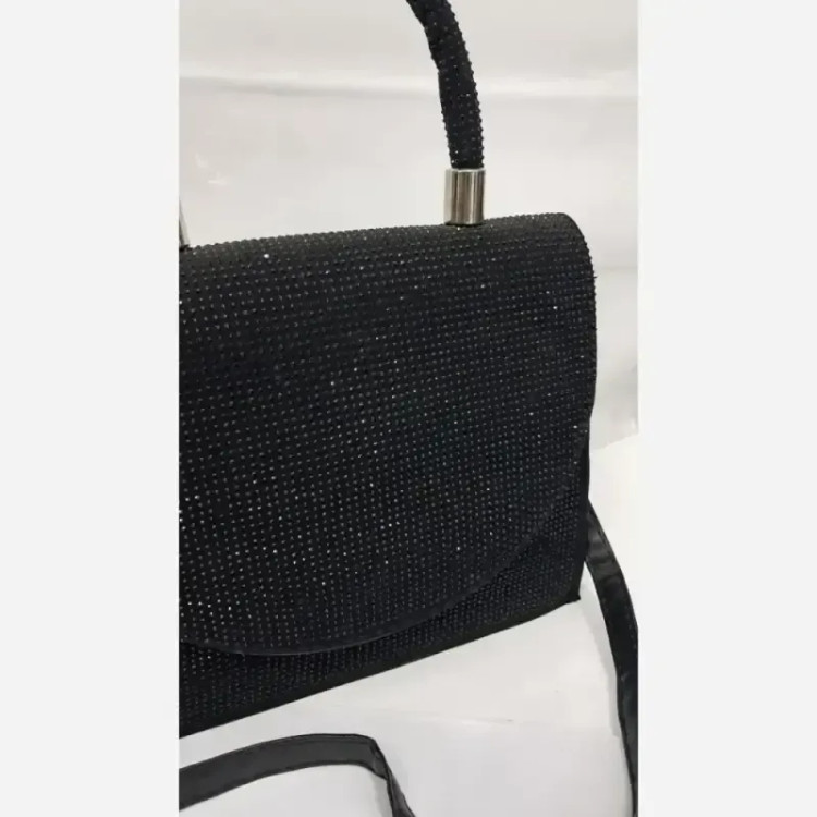 کیف مجلسی زنانه مخمل نگین کاری شده و چرم با بند زنجیری ابعاد 23 در 18