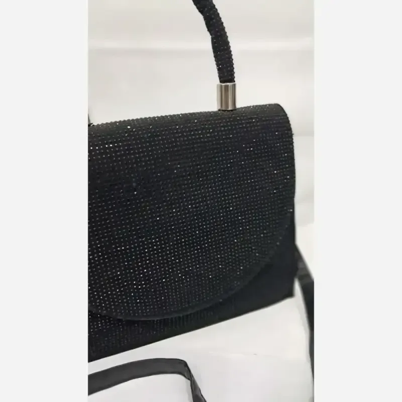کیف مجلسی زنانه مخمل نگین کاری شده و چرم با بند زنجیری ابعاد 23 در 18
