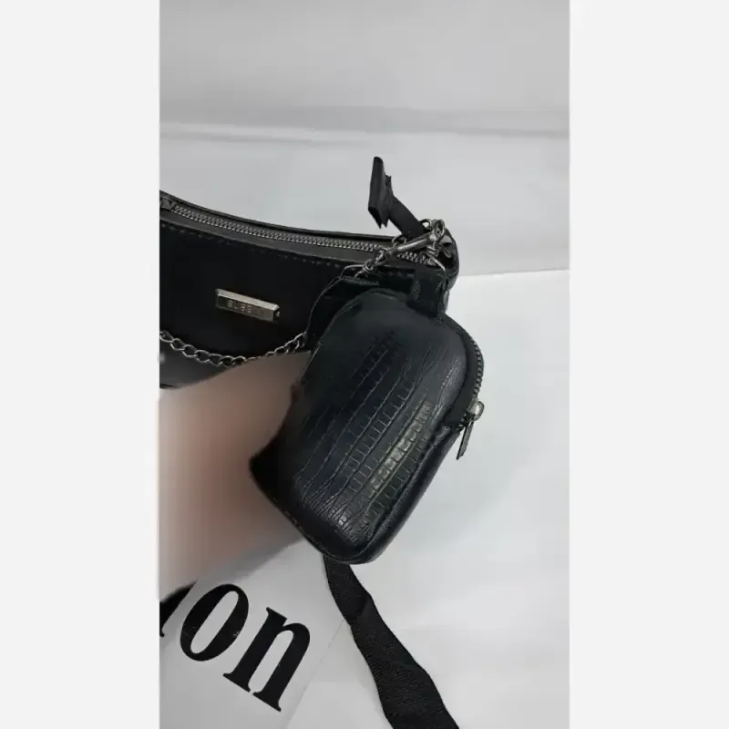 کیف دوشی آویزدار چرم الیزه مشکی سایز 20 در 14