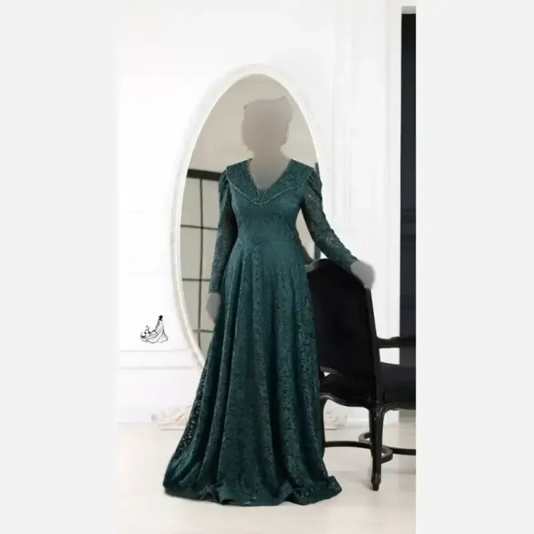 لباس مجلسی زنانه مدل سایه سنگدوزی شده جنس دانتل درجه یک کاپدار مشکی و سبز سایزبندی بزرگ