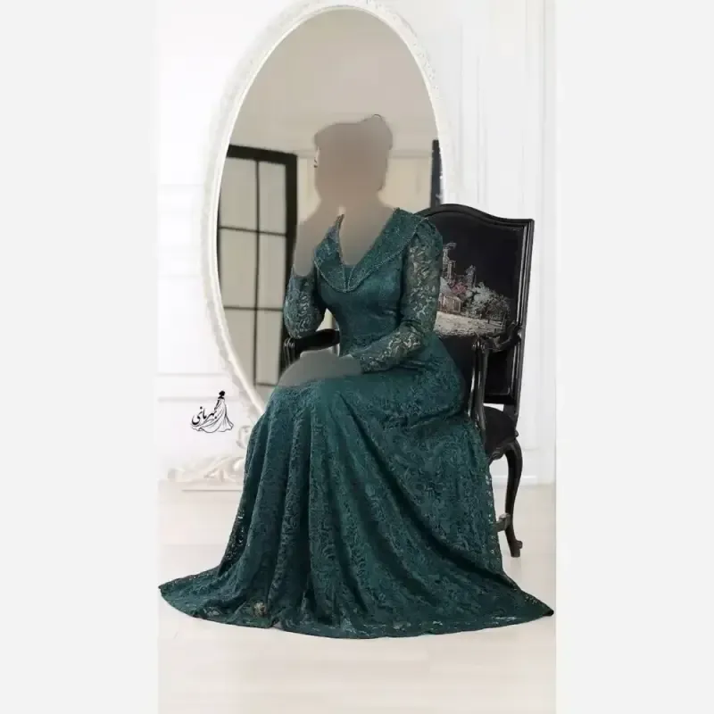 لباس مجلسی زنانه مدل سایه سنگدوزی شده جنس دانتل درجه یک کاپدار مشکی و سبز سایزبندی بزرگ