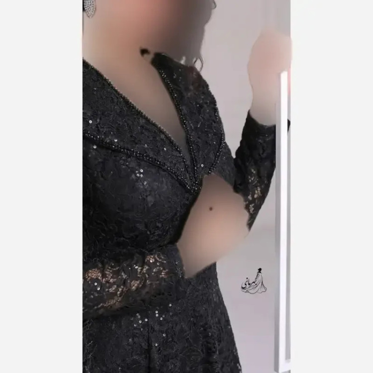 لباس مجلسی زنانه مدل سایه سنگدوزی شده جنس دانتل درجه یک کاپدار مشکی و سبز سایزبندی بزرگ