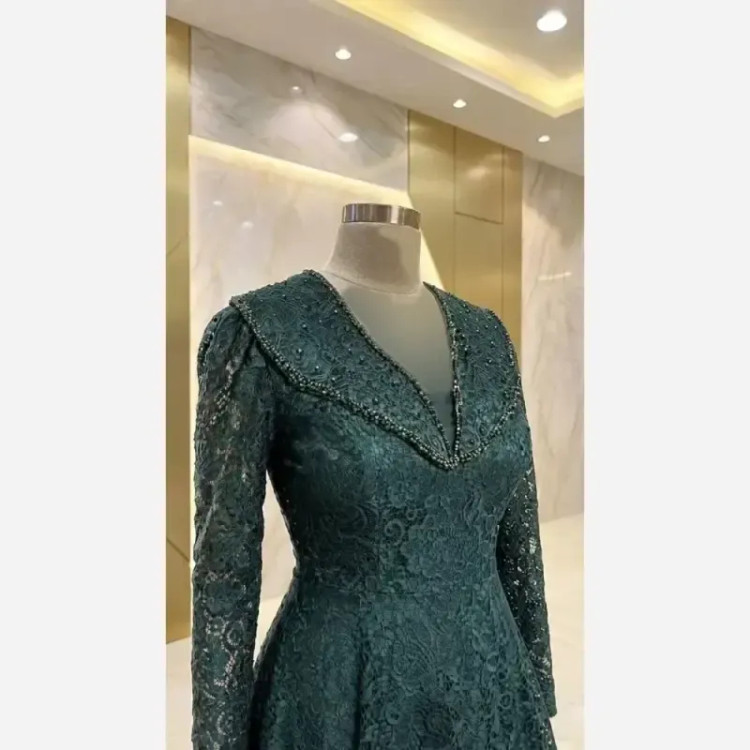 لباس مجلسی زنانه مدل سایه سنگدوزی شده جنس دانتل درجه یک کاپدار مشکی و سبز سایزبندی بزرگ